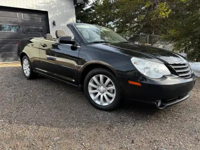 Chrysler Sebring 2010 2.7L 150 000 km En très bon état Tout fonctionne parfaitement