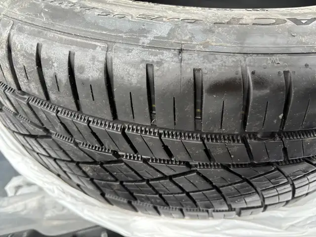 CONTINENTAL EXTREME CONTACT DWS06 PLUS  Tire Set (215/55R16) in Tires & Rims in Ottawa - Image 4