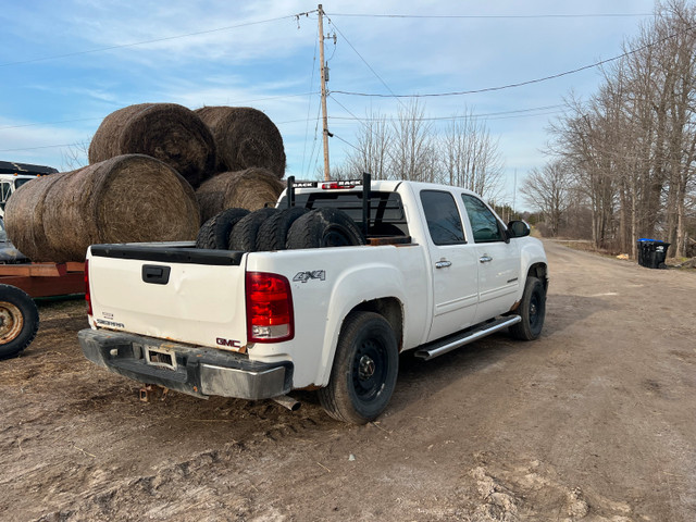 2013 GMC sierra 4x4 in Cars & Trucks in Kawartha Lakes - Image 3