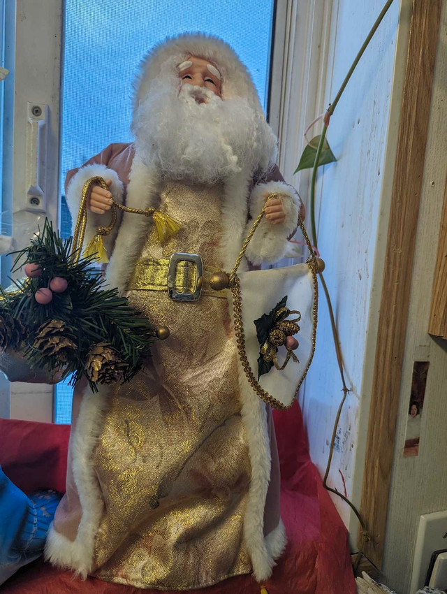 18-in tall rose colored Santa beautiful in Holiday, Event & Seasonal in Cranbrook - Image 2
