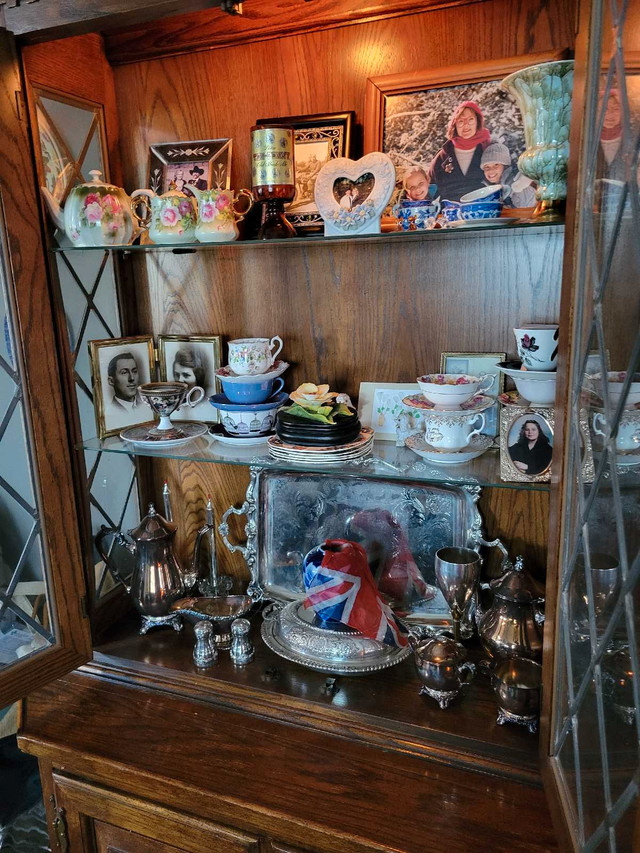 buffet and hutch in Dining Tables & Sets in Edmonton