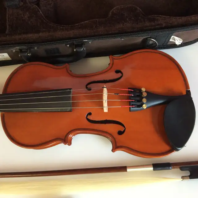 Stentor Standard Violin Outfit 1/4 Size in Other in Mississauga / Peel Region - Image 4