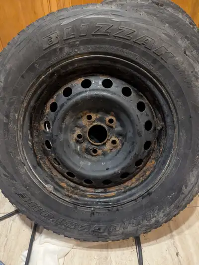 Winter tires came off of 2007:Toyota Highlander. 2 tires are fair, other 2:are no good Rims in decen...