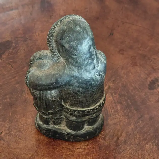 Vintage Inuit Art Sculpture in Arts & Collectibles in Markham / York Region - Image 3