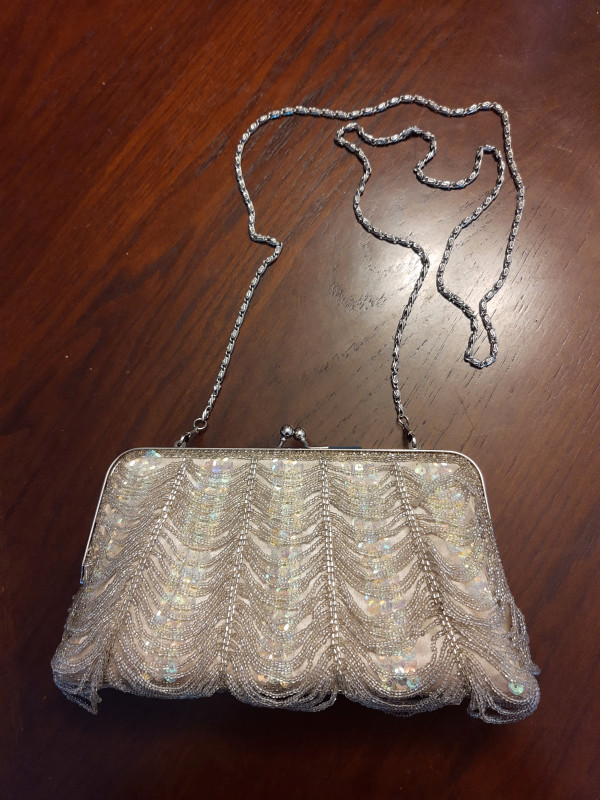 HAND BEADED VINTAGE EVENING BAG in Women's - Bags & Wallets in Hamilton - Image 2