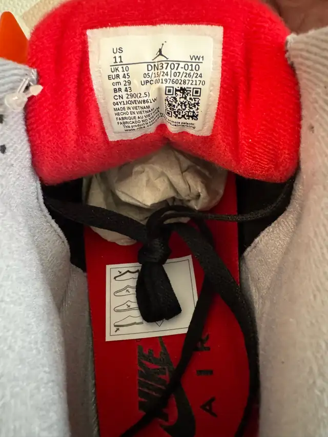 DS Brand New Air Jordan 3 Retro Black Cement Sz 11 in Men's Shoes in Markham / York Region - Image 9