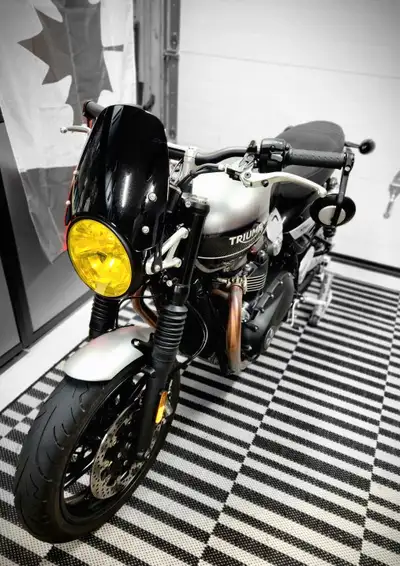 Selling my mint condition 2020 Triumph Speed Twin 1200. Motorcycle is very well kept and mature ride...
