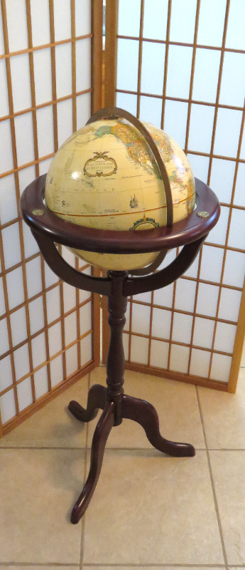 Globe terrestre Replogle vintage 12 pouces World Classic Series dans Décoration intérieure et accessoires  à Ville de Québec - Image 2