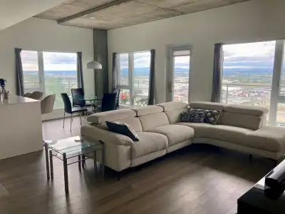 Grand 5 ½ (3 chambres, walk-in, 2 salles de bain, grand hall d’entrée, 3 grands garde-robes) dans un...