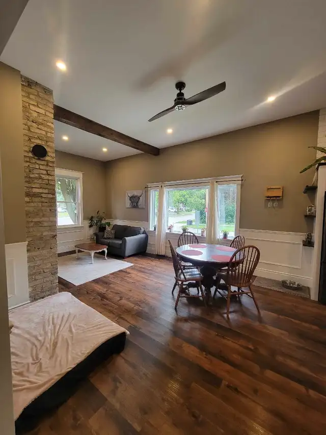 Charming Ontario Cottage ~ Fully Refinished 63804735326851124