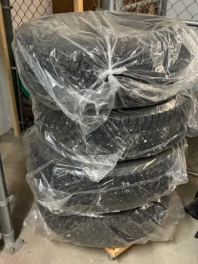 4- 5 stud rims from 2025 Honda CRV. There’s probably 2 to 3 seasons left on the tires depending on h...