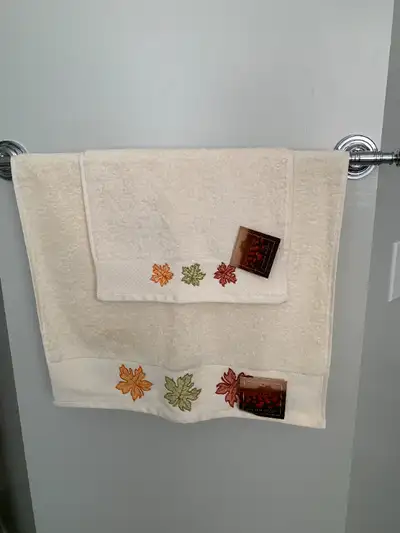 NEW Fall Bathroom Hand Towel Set, View more