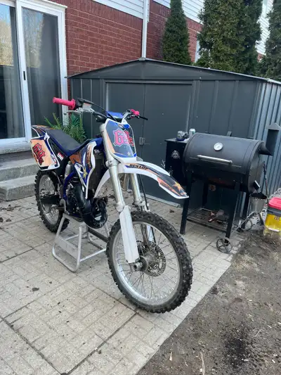 Yamaha YZ125 in great shape needs nothing new top end an bottom end new rear sprocket just needs a r...