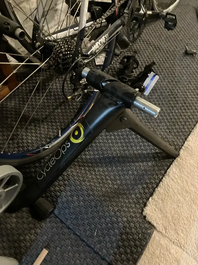 NO TRADES Trek  carbon fibre madone 3.1 bike in Road in City of Toronto - Image 7