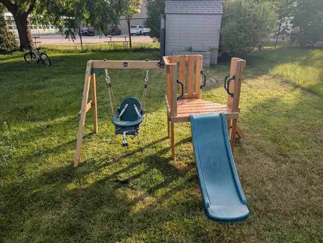 Plum child play structure in Toys & Games in Kitchener / Waterloo - Image 2