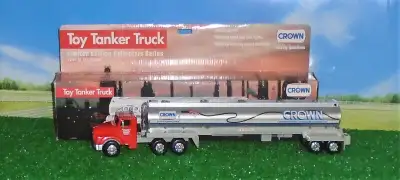 De ma collection...Premier d'une série...Beau petit camion citerne semi-remorque flambant neuf dans...