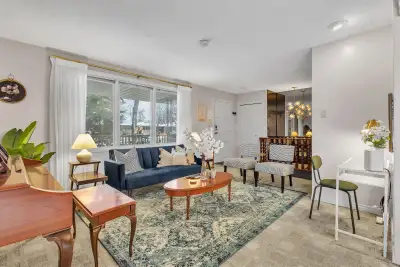 Large, FULLY FURNISHED 2 bed 1 bath unit, available immediately. Real photos. No AI-staging. - 2 bed...