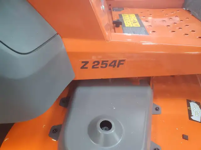 Z254F HUSQVARNA ZERO TURN DELUXE62863279384193121