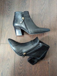 Le Chateau - Women's Black Ankle Boots