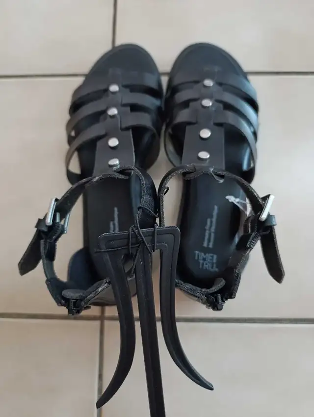 Women Sandals in Women's - Shoes in Mississauga / Peel Region - Image 2
