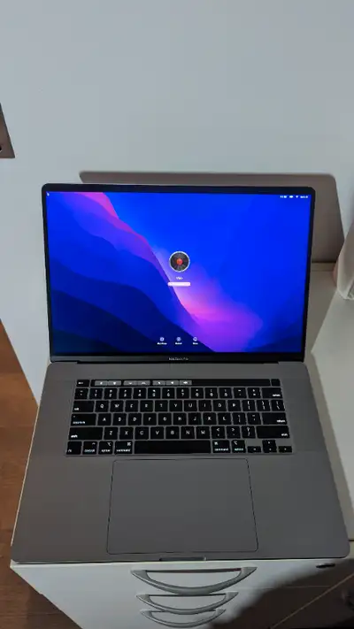 Excellente condition Can ship for free if outside Montreal, firm price and no trade. The MacBook Pro...