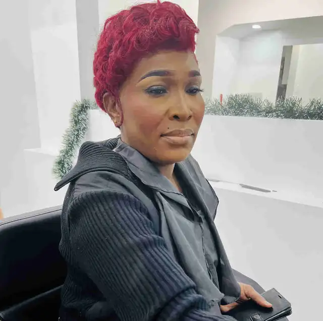 Wig Styling and Makeup64840301365123120