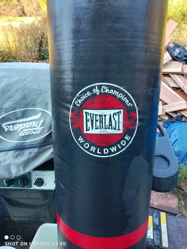 everlast punch/kick freestanding bag in Exercise Equipment in Vernon - Image 6
