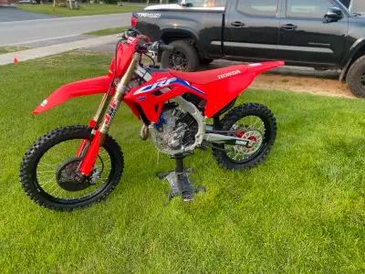 NO TRADES- $7500obo 2022 CRF250R Original owner Blue rad hoses Red coated hubs Approximately 70 hour...