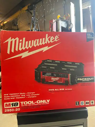 Milwaukee pack out Radio, View more