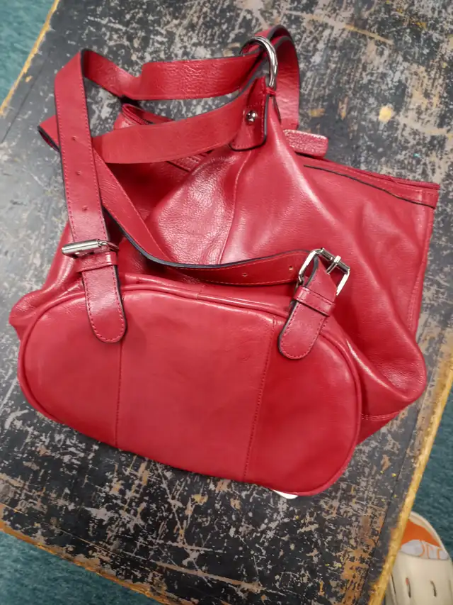 Danier Red Leather Purse in Women's - Bags & Wallets in Barrie - Image 3