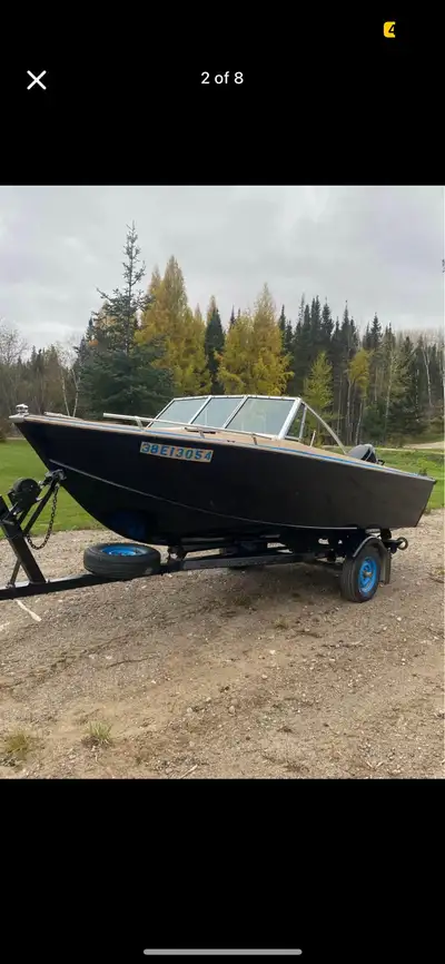 Lund 4.9/16 feet All aluminum New interior, wood flooring, seats and pedestals New paint, no leaks B...