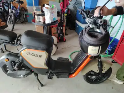 Scooter style ebike 72v 50ah lithium 110 km range/  $1000, View more