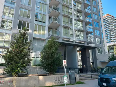Bright & Modern Studio for Rent – Steps from Surrey Central