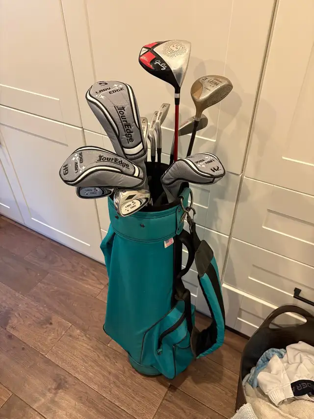 women’s right handed golf clubs and bag  in Golf in Guelph - Image 2