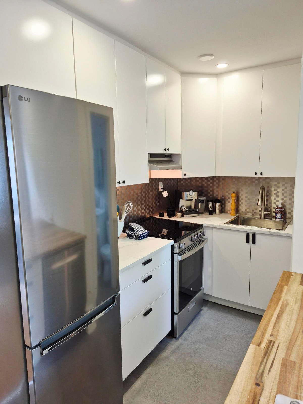 3 1/2 100 % meublé à louer – Ahuntsic / rue Fleury – A/C central — photo 1