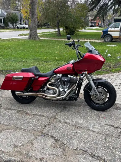 2004 Harley Davidson road glide, 133000 on body 65k on engine rebuilt Msg with any questions Or txt...