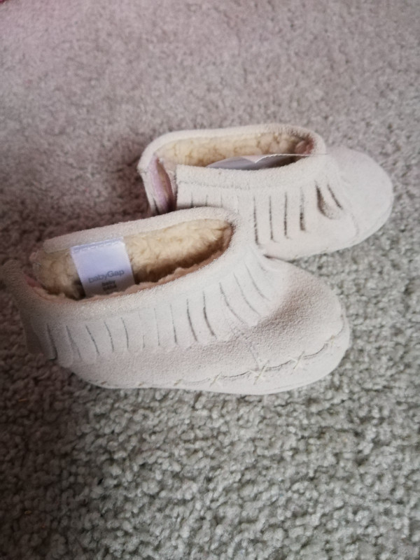 ***Brand New***Gap baby girl boots size 6 - 12 months in Clothing - 6-9 Months in Mississauga / Peel Region - Image 4