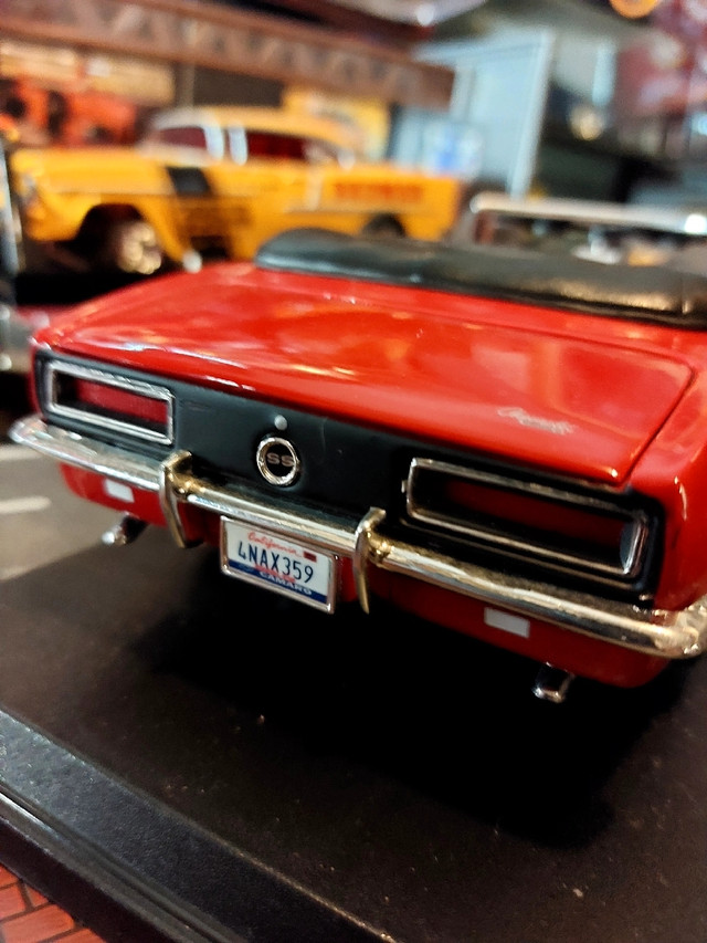 DIECAST CARS & TRUCKS 1:18 CAMARO  in Toys & Games in Hamilton - Image 3