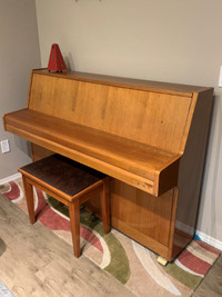 Beautiful Samick Console Piano