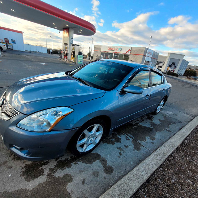 2012 Nissan Altima 2.5 s in Cars & Trucks in Hamilton