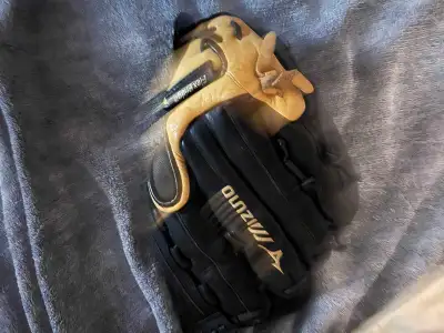 Mizuno Supreme 14 inch softball glove. Worked in a glove for a teammate who is no longer playing, th...