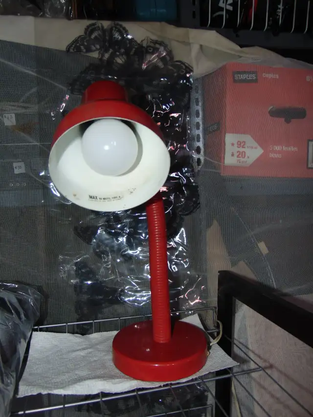 Lamp - Red in Other in Mississauga / Peel Region - Image 2