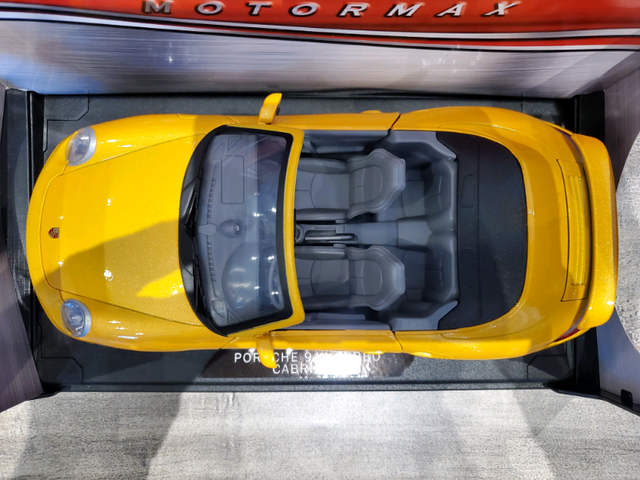 1:18 Diecast Motor Max Porsche 911 997 Turbo Cabriolet Yellow in Arts & Collectibles in Kawartha Lakes - Image 6