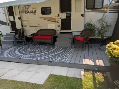 Découvrez ce Feetfweel Jayco Eagle 2010, une roulotte spacieuse et confortable, idéale pour vos aven...