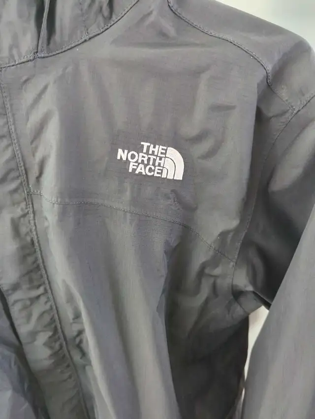 The North Face Rain Jacket - Black - Youth XL / Men's XS in Kids & Youth in City of Toronto - Image 3