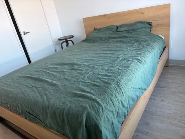 Lit queen size in Beds & Mattresses in City of Montréal - Image 3