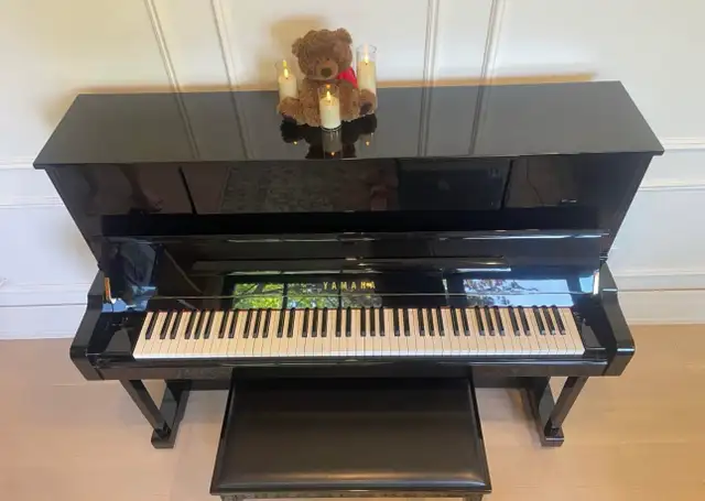 yamaha upright piano in Pianos & Keyboards in City of Toronto - Image 3