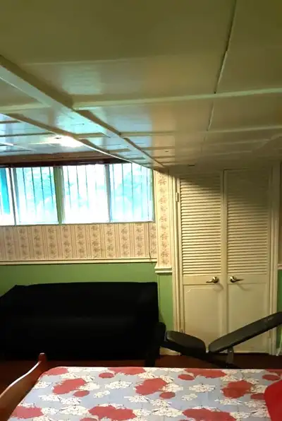Aug 1 - NIce studio for 1 female only near Ossington Station