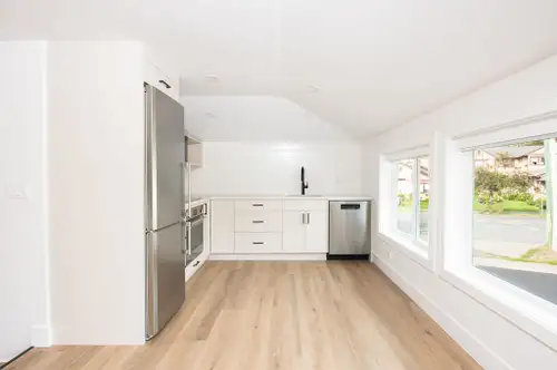 Enjoy modern apartment living steps to Beacon Hill Park, Cook Street Village and Downtown/Inner Harb...