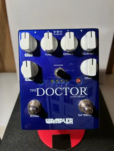 Awesome Wampler The Doctor Lo-Fi Delay pedal. Has tap tempo and a bunch of controls like rate, tone,...